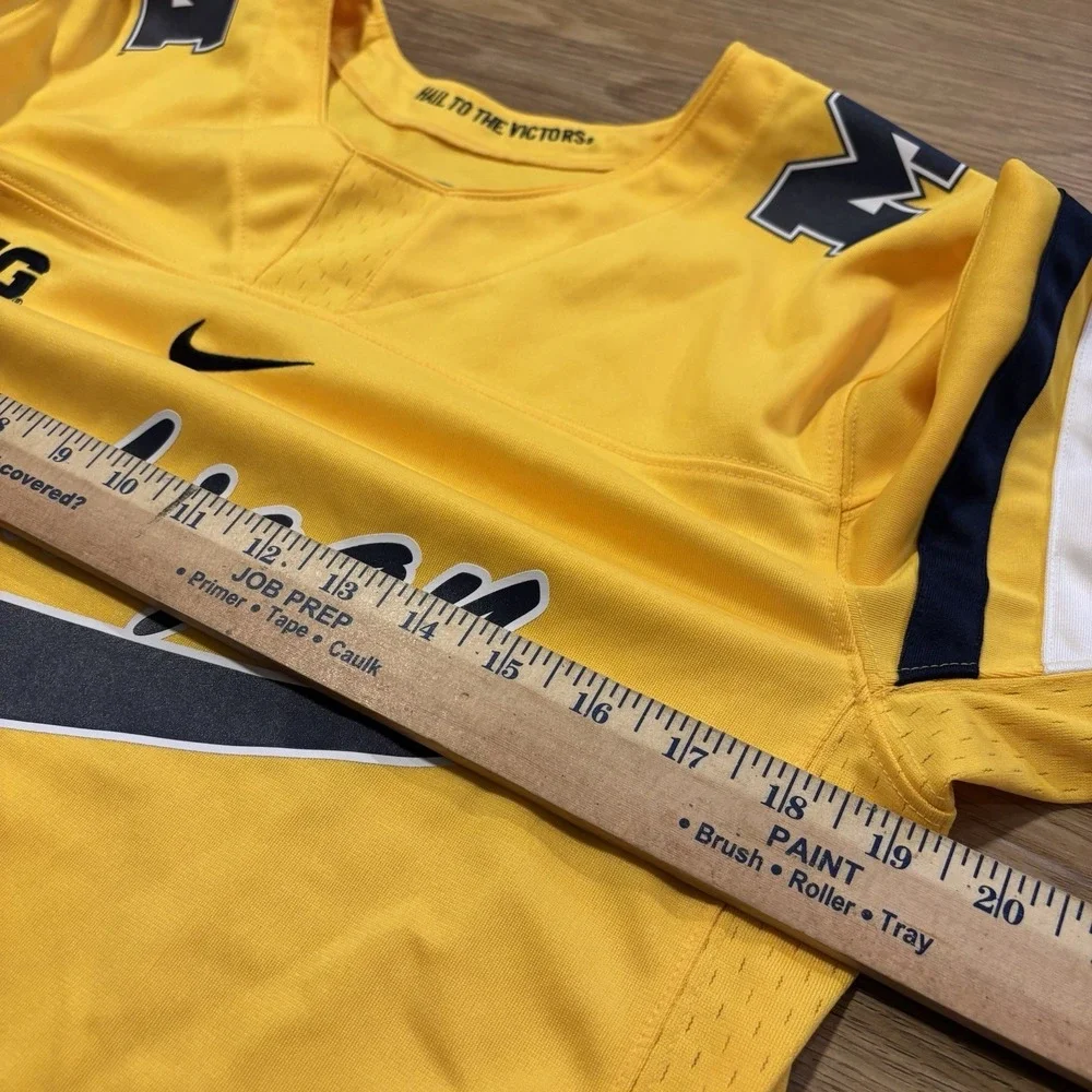 Nike Michigan Wolverines Hockey Jersey Youth Large Yellow Maize Big Ten Swoosh